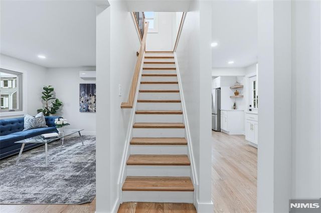 20 Dojean Court, Bergenfield, NJ 07621