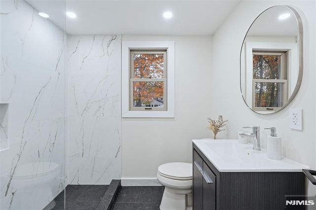 20 Dojean Court, Bergenfield, NJ 07621