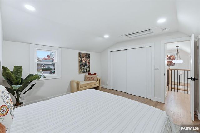 20 Dojean Court, Bergenfield, NJ 07621