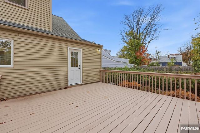 20 Dojean Court, Bergenfield, NJ 07621