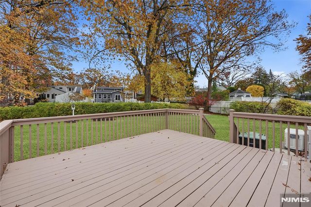 20 Dojean Court, Bergenfield, NJ 07621