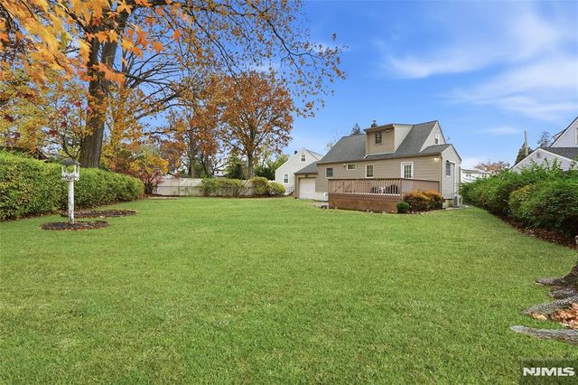 20 Dojean Court, Bergenfield, NJ 07621