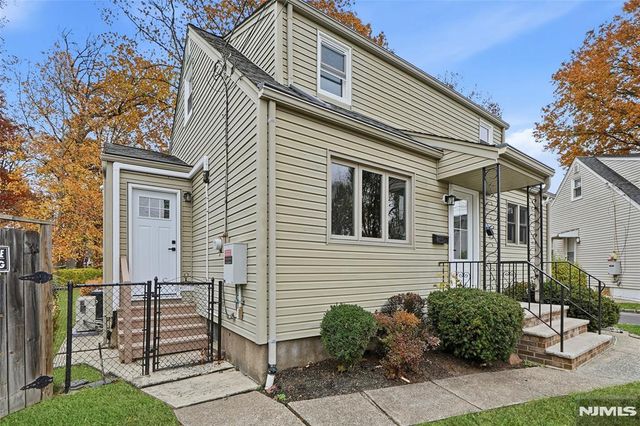 20 Dojean Court, Bergenfield, NJ 07621