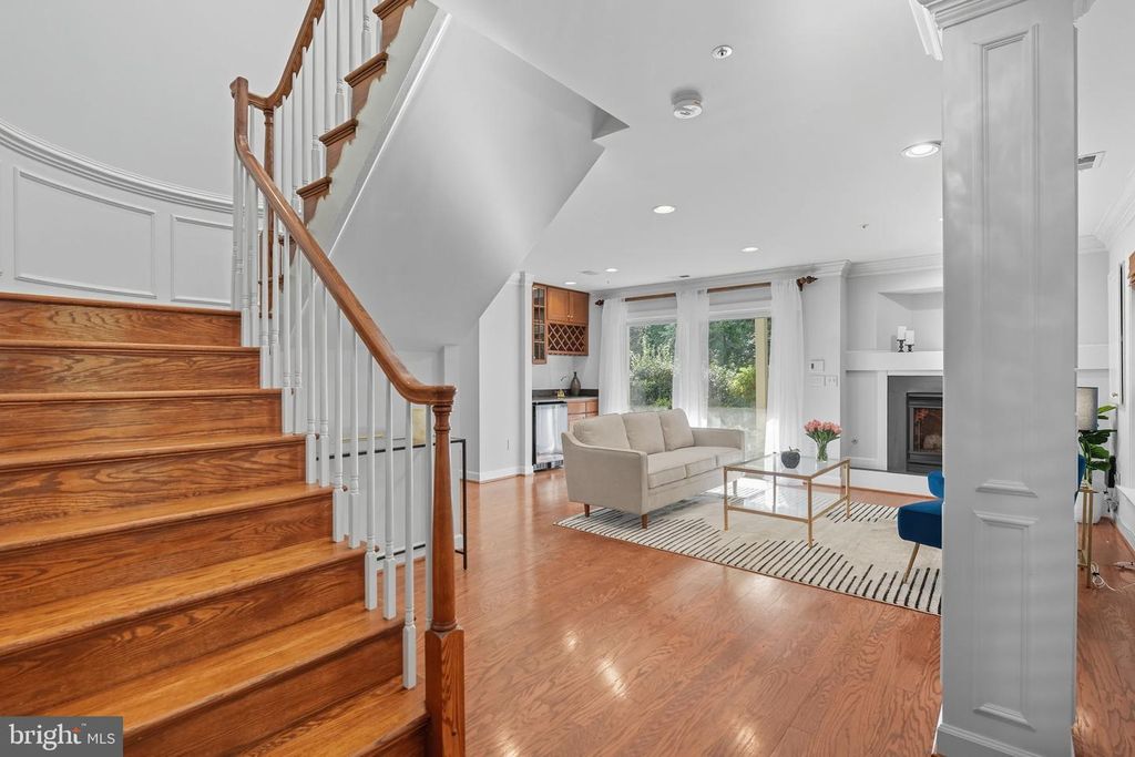 2124 21ST RD N, Arlington, VA 22201