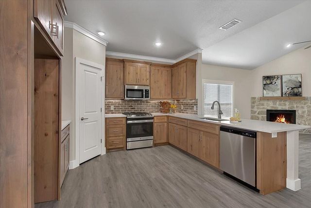 133 Calvin Drive, Wolfforth, TX 79382