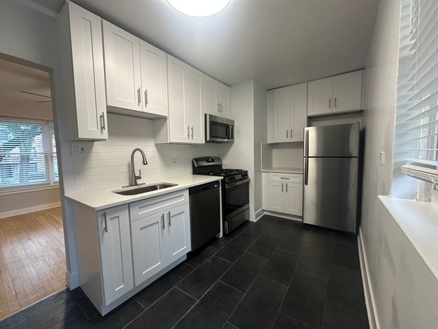 2548 W Fitch Avenue 1, Chicago, IL 60645