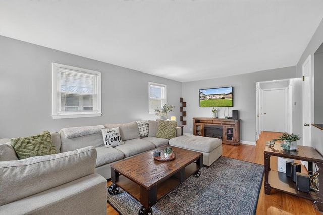 1945 Case AVENUE, Racine, WI 53403