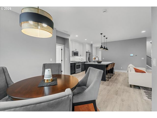 723 Sw 49TH Dr, Gresham, OR 97080