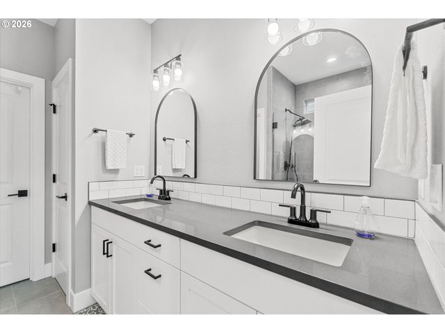 723 Sw 49TH Dr, Gresham, OR 97080