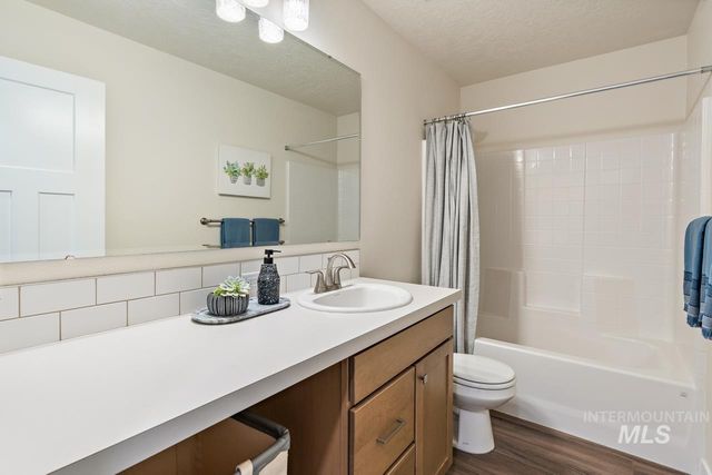 10079 Longtail Drive, Nampa, ID 83687