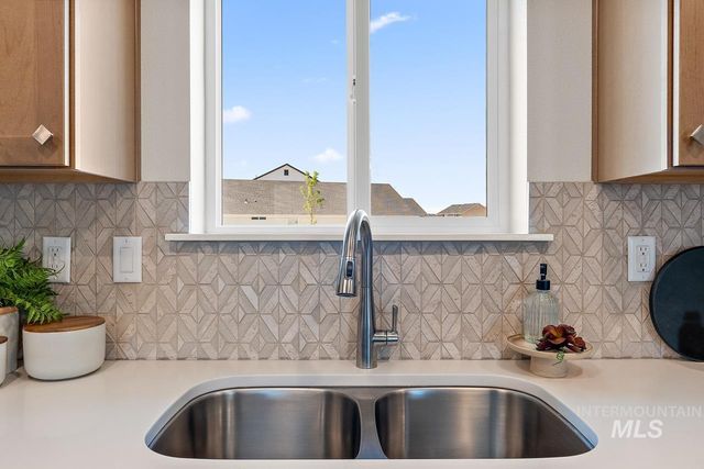 10079 Longtail Drive, Nampa, ID 83687