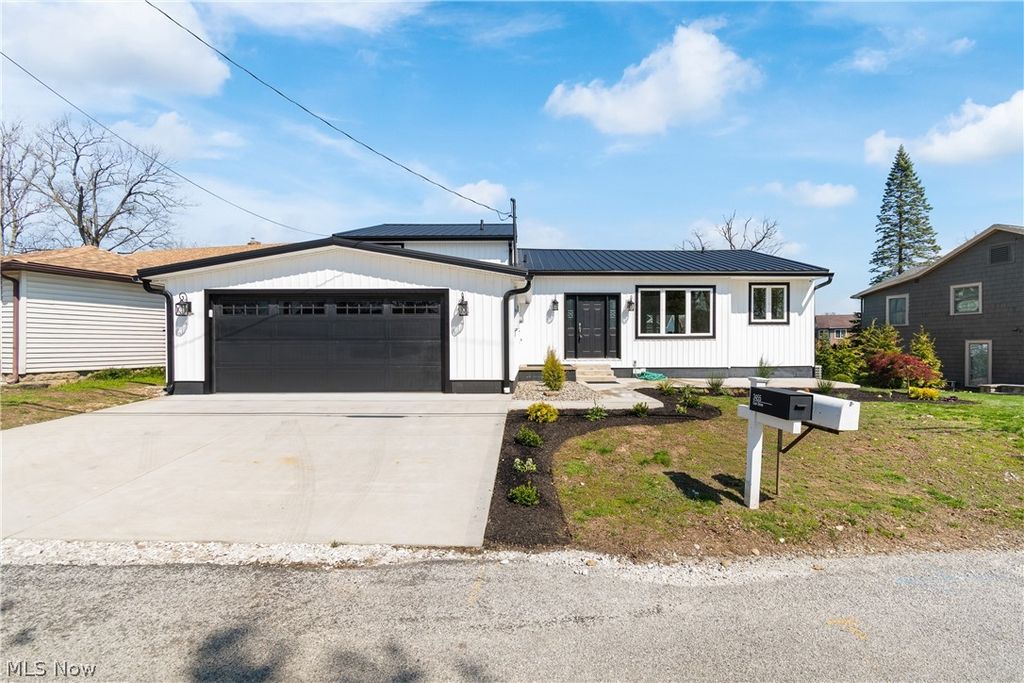 253 Aqua Boulevard, Coventry, OH 44319
