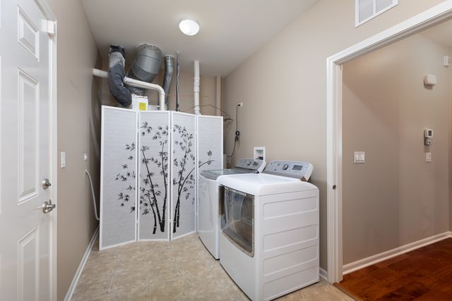 2629 Camberley Circle, Naperville, IL 60564