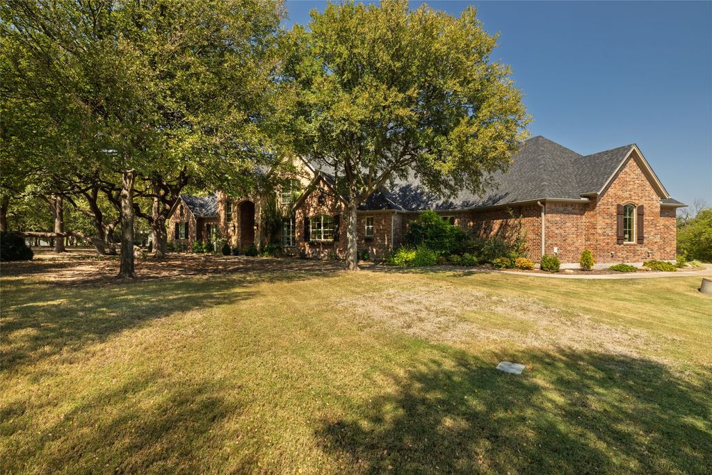201 N Oakvista Court, Aledo, TX 76008