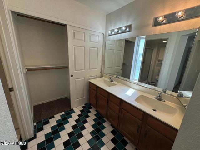 4053 E Woodland Drive, Phoenix, AZ 85048