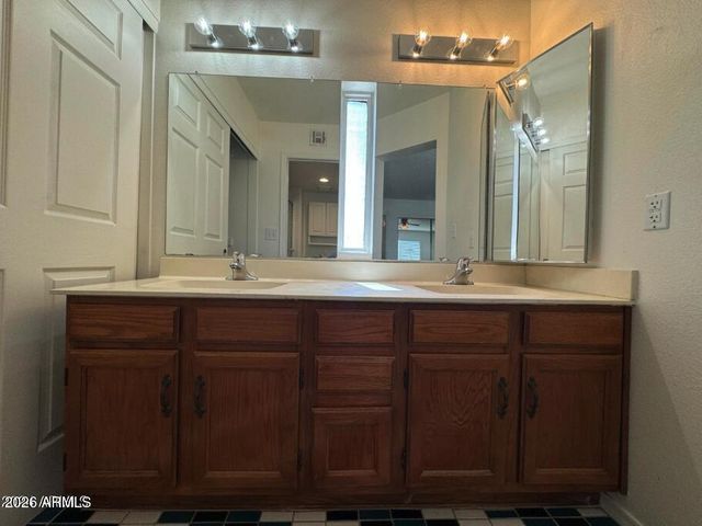 4053 E Woodland Drive, Phoenix, AZ 85048