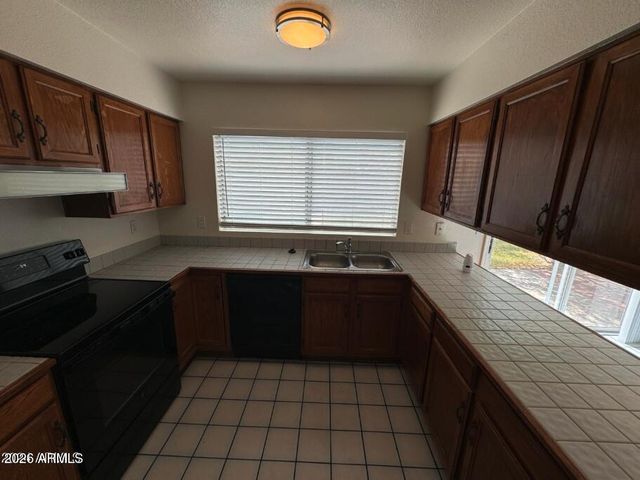 4053 E Woodland Drive, Phoenix, AZ 85048