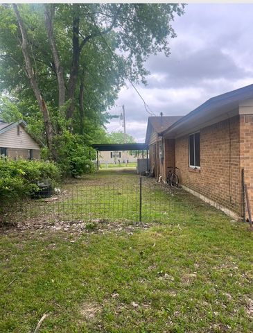 440 S Bois D Arc Street, Blossom, TX 75416