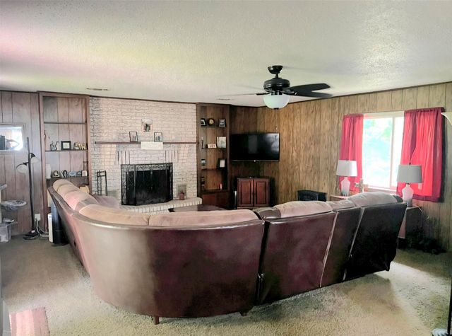440 S Bois D Arc Street, Blossom, TX 75416