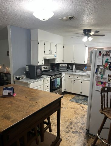440 S Bois D Arc Street, Blossom, TX 75416