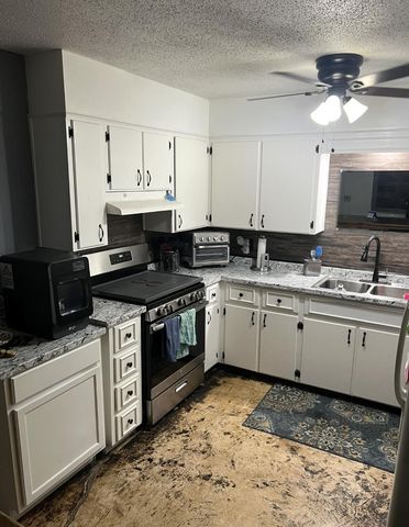 440 S Bois D Arc Street, Blossom, TX 75416