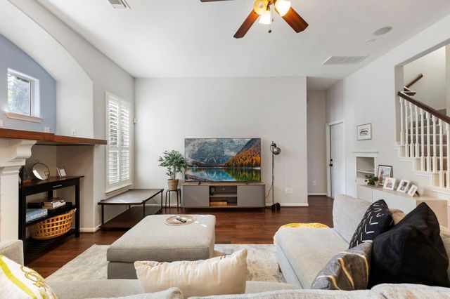 14 Middle Gate Place, The Woodlands, TX 77382