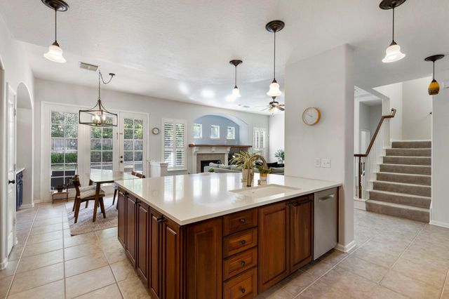 14 Middle Gate Place, The Woodlands, TX 77382