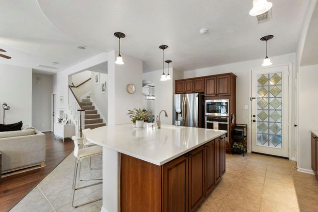 14 Middle Gate Place, The Woodlands, TX 77382