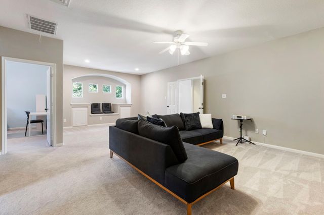 14 Middle Gate Place, The Woodlands, TX 77382