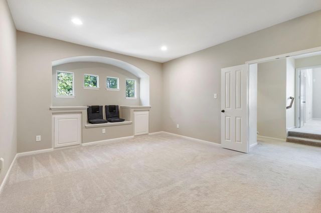 14 Middle Gate Place, The Woodlands, TX 77382