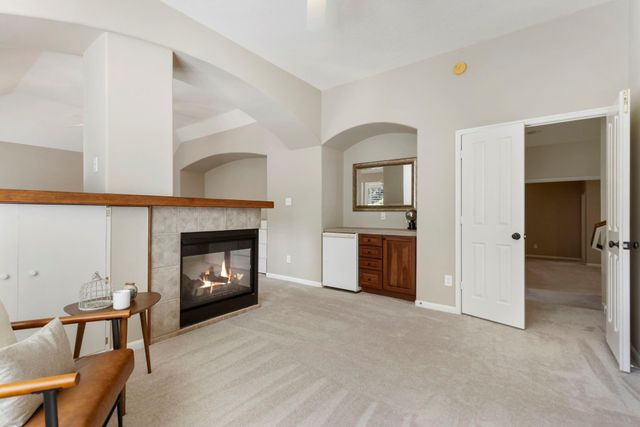 14 Middle Gate Place, The Woodlands, TX 77382