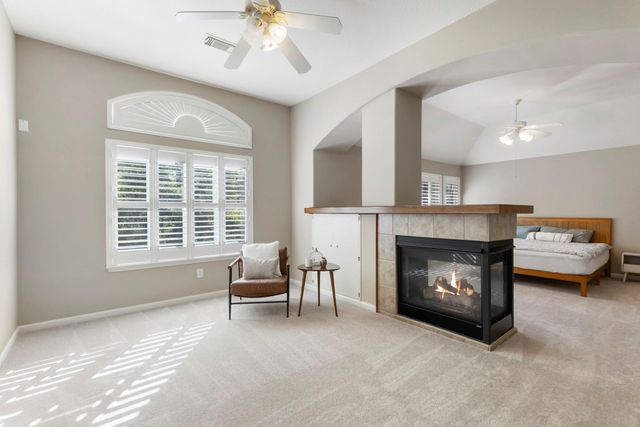 14 Middle Gate Place, The Woodlands, TX 77382