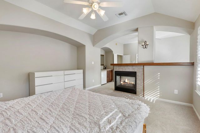 14 Middle Gate Place, The Woodlands, TX 77382