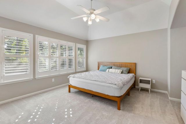 14 Middle Gate Place, The Woodlands, TX 77382