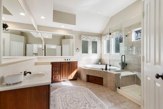 14 Middle Gate Place, The Woodlands, TX 77382