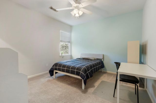 14 Middle Gate Place, The Woodlands, TX 77382