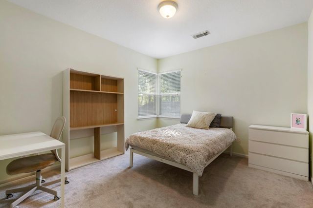14 Middle Gate Place, The Woodlands, TX 77382