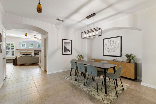 14 Middle Gate Place, The Woodlands, TX 77382