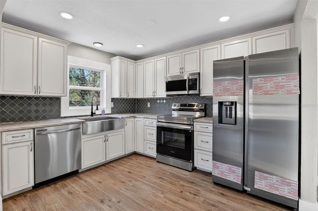 2901 S PALMETTO AVENUE, Sanford, FL 32773