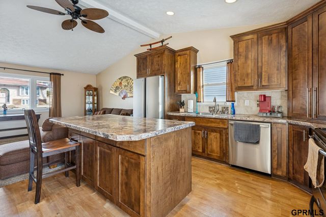 9515 Ames Avenue, Omaha, NE 68134