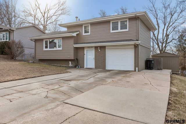9515 Ames Avenue, Omaha, NE 68134