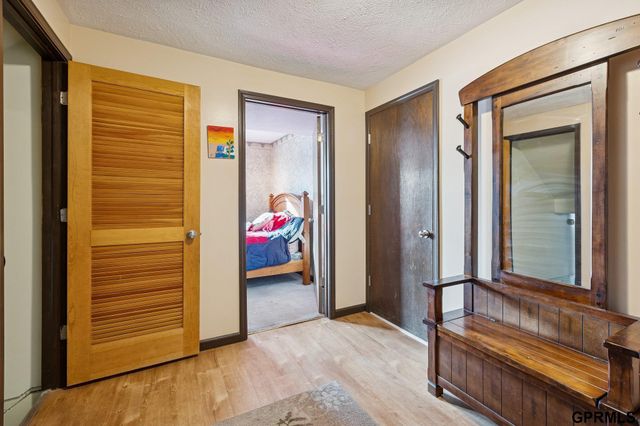 9515 Ames Avenue, Omaha, NE 68134