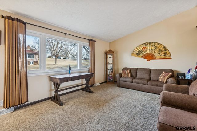 9515 Ames Avenue, Omaha, NE 68134