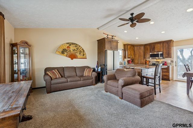 9515 Ames Avenue, Omaha, NE 68134