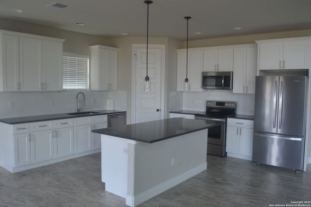 153 medium meadow, Lytle, TX 78052