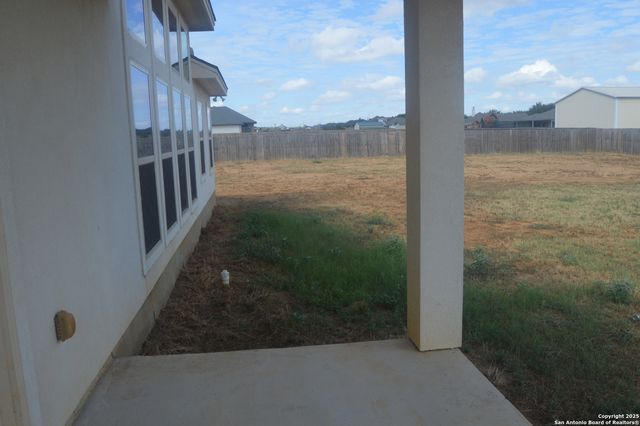 153 medium meadow, Lytle, TX 78052
