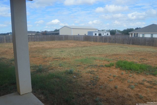 153 medium meadow, Lytle, TX 78052