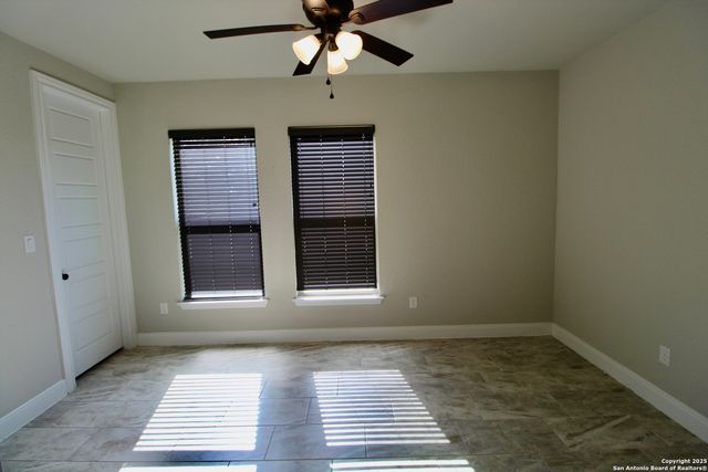 153 medium meadow, Lytle, TX 78052