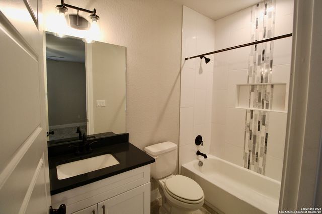 153 medium meadow, Lytle, TX 78052