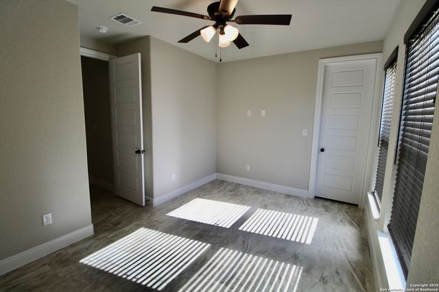 153 medium meadow, Lytle, TX 78052